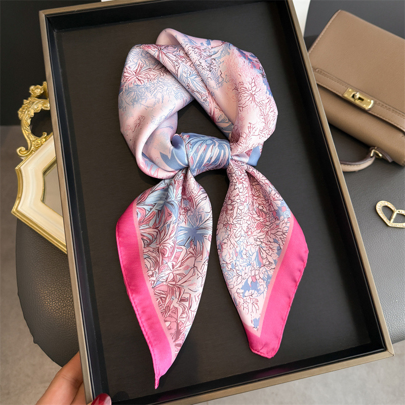 Luxury Bags China - 高級デザインプリントスカーフ女性のためのシルクスカーフバンダナヒジャブネッカチーフショールハンカチヘアバンドスカーフレディースラップバッグスカーフ